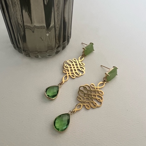 Geometric Minimalist Stylish Earrings - Gold & Green Intricate Glam  Earrings - Picture 7 of 10